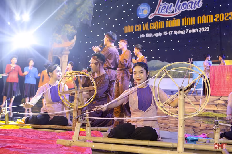 Ví, giặm lay động lòng người...