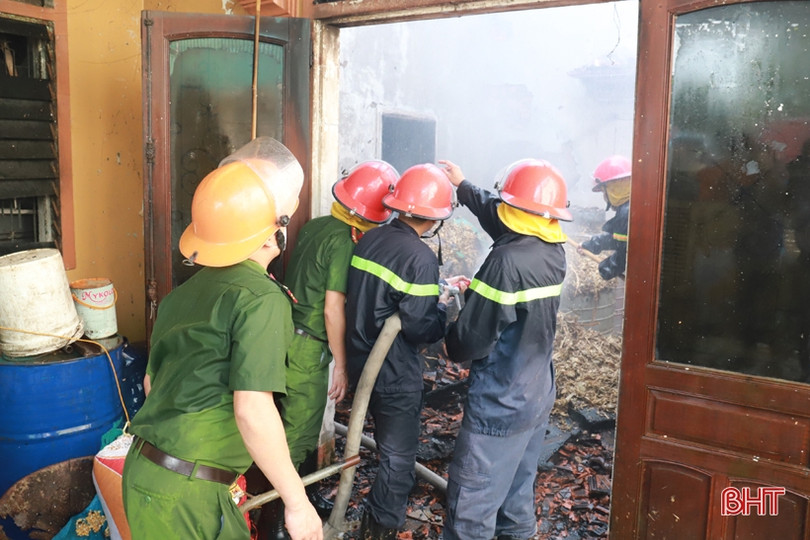 Kịp thời chữa cháy ngôi nhà vắng chủ ở Hương Sơn