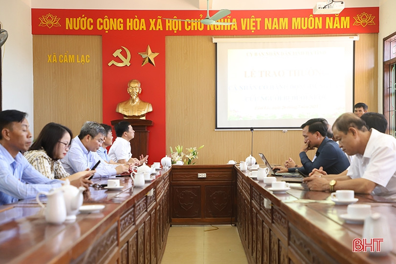 Trao bằng khen của Thủ tướng, Chủ tịch UBND tỉnh cho các cá nhân dũng cảm cứu người đuối nước