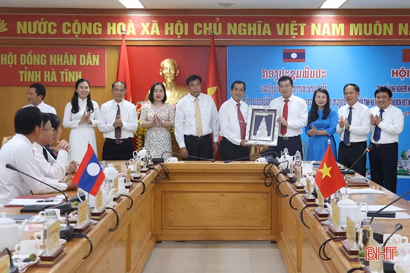 Hà Tĩnh và Bolikhămxay hội đàm, trao đổi kinh nghiệm về công tác hội đồng nhân dân 