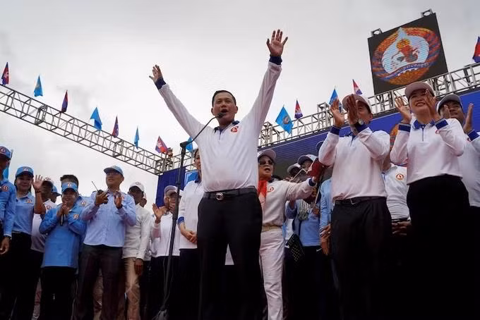 Chân dung Hun Manet, người có thể kế nhiệm ông Hun Sen sau bầu cử