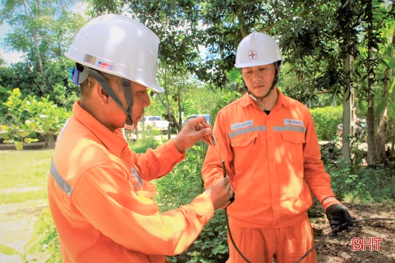 Tự ý câu móc điện trái phép, còn chống đối lực lượng chức năng