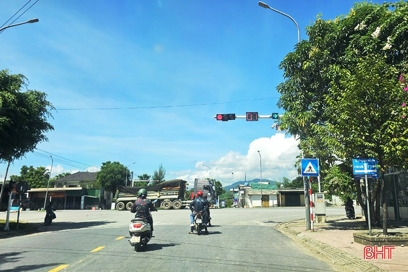 Đèn tín hiệu “đánh lừa” người đi đường trên nút giao tuyến tránh TP Hà Tĩnh