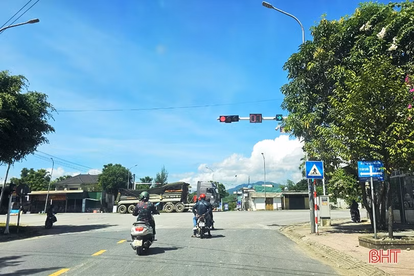 Đèn tín hiệu “đánh lừa” người đi đường trên nút giao tuyến tránh TP Hà Tĩnh