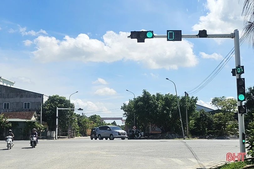 Đèn tín hiệu “đánh lừa” người đi đường trên nút giao tuyến tránh TP Hà Tĩnh