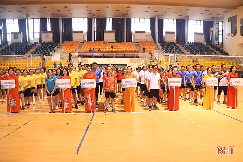 13 đội bóng tranh tài Hội thao Khối Kinh tế - kỹ thuật Hà Tĩnh