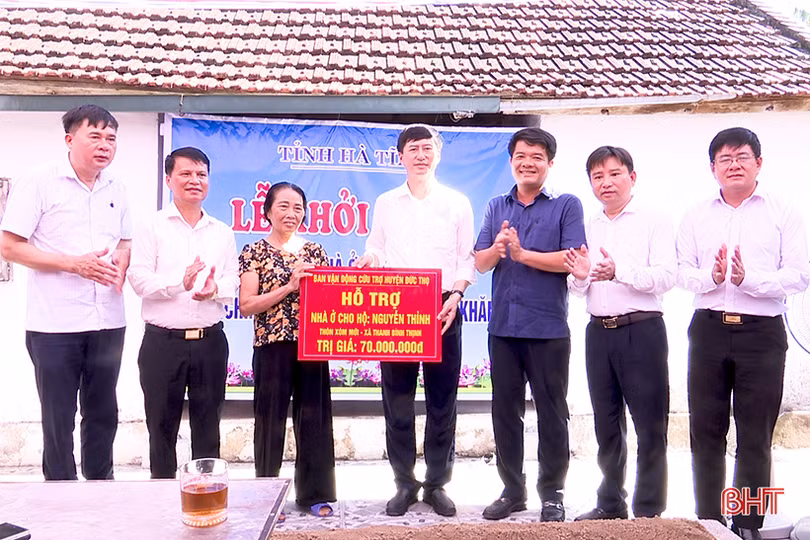 Chủ tịch Ủy ban MTTQ tỉnh trao hỗ trợ xây dựng 95 nhà ở kiên cố tại các địa phương