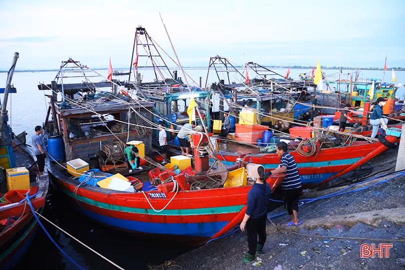 Hà Tĩnh quyết liệt ngăn chặn tàu cá vi phạm khi chưa xuất cảng