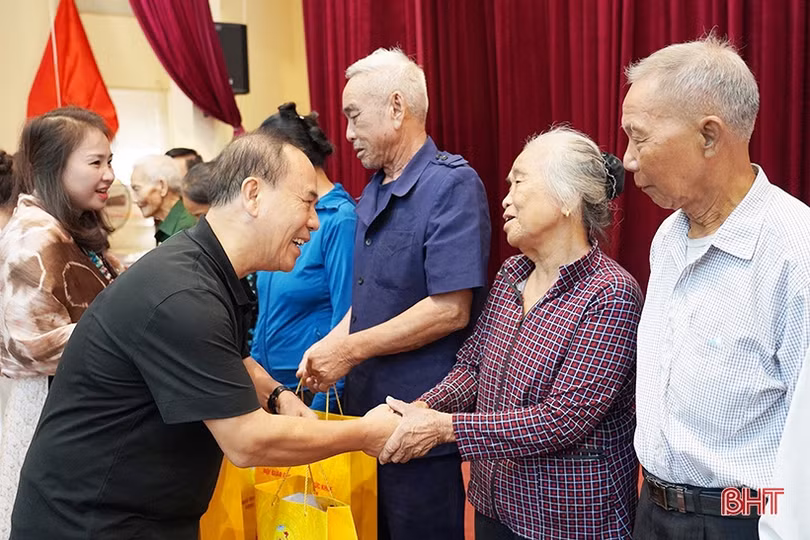 Nhiều hoạt động ý nghĩa tri ân gia đình chính sách, người có công ở Hà Tĩnh