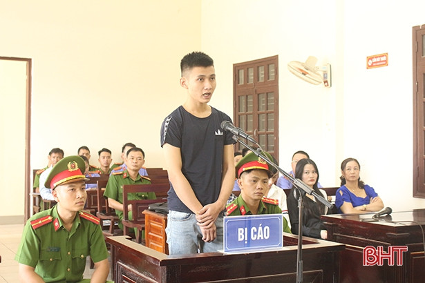 Cướp giật túi xách 2 thiếu nữ đi đường, “bóc lịch” 7 năm tù giam