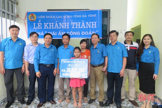 Hỗ trợ đoàn viên nữ 312 triệu đồng dịp 20/10