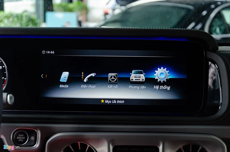 Hệ thống thông tin giải trí COMAND theo xe bao gồm màn hình hiển thị 12,3 inch với giao diện tiếng Việt, dàn âm thanh vòm Burmester 16 loa, hỗ trợ kết nối Bluetooth/USB với điện thoại thông minh... Mercedes G63 AMG 2019 giá hơn 10 tỷ sắp ra mắt ở Việt Nam