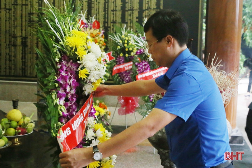 Bí thư thứ nhất Trung ương Đoàn dâng hương tưởng niệm anh hùng Lý Tự Trọng