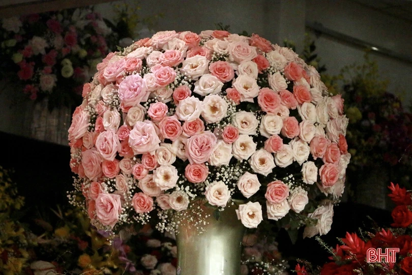 Những lẵng hoa đẹp “mê hồn” ở Hà Tĩnh trong ngày 20/10