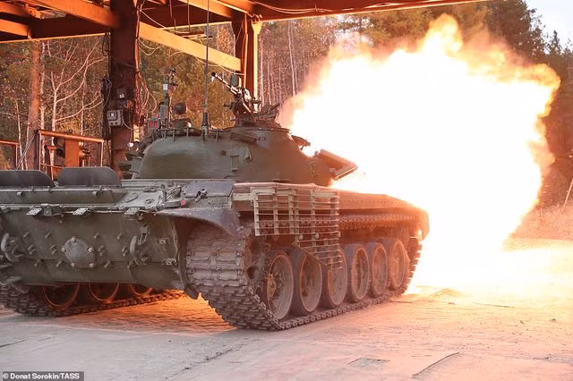 Bên trong nhà máy sản xuất siêu tăng huyền thoại của Nga