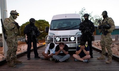 Cảnh sát bắt nghi phạm buôn ma túy tại Geraldton, Australia tháng 12/2017. Ảnh: Reuters. Trùm ma túy bị truy nã gắt gao nhất châu Á