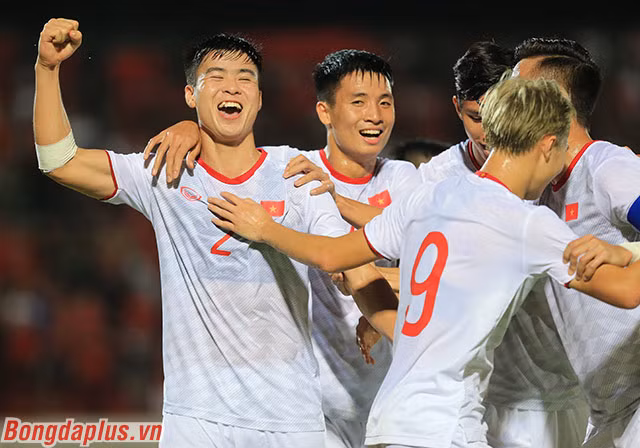 Ấn tượng hàng thủ biết ghi bàn của HLV Park Hang Seo