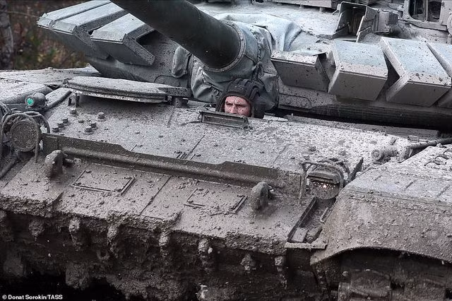 Bên trong nhà máy sản xuất siêu tăng huyền thoại của Nga