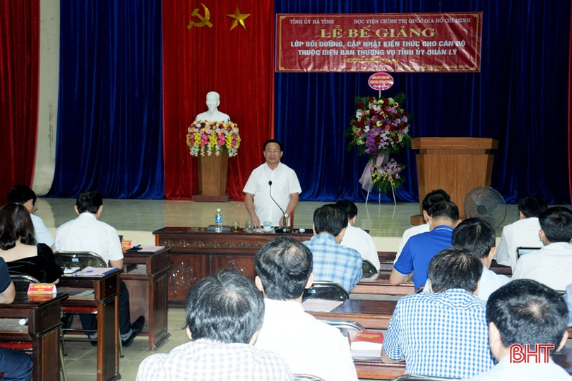 Hà Tĩnh bế giảng lớp bồi dưỡng kiến thức cho cán bộ diện Ban Thường vụ Tỉnh ủy quản lý