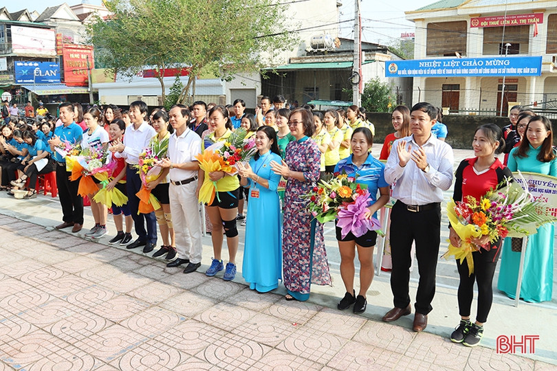 Hấp dẫn giải bóng chuyền nữ Công đoàn cơ sở trường học huyện Hương Sơn