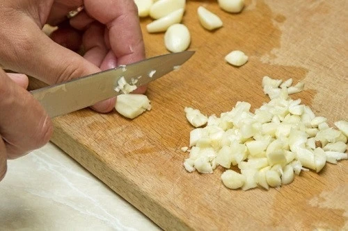 Vì sao bạn cần ăn nhiều tỏi hơn khi mùa thu đến?