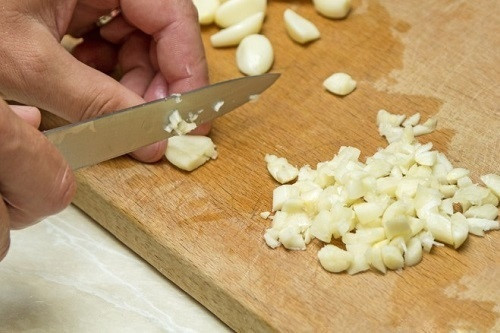 Vì sao bạn cần ăn nhiều tỏi hơn khi mùa thu đến?