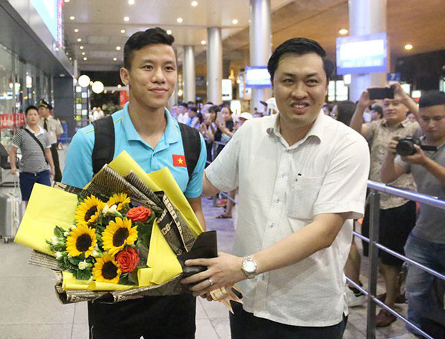 ĐT Việt Nam về nước trong sự chào đón của người hâm mộ