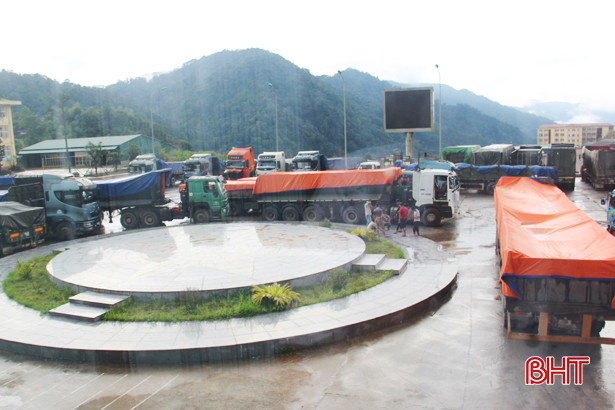 Đơn vị đầu tiên của Hải quan Hà Tĩnh về đích thu ngân sách