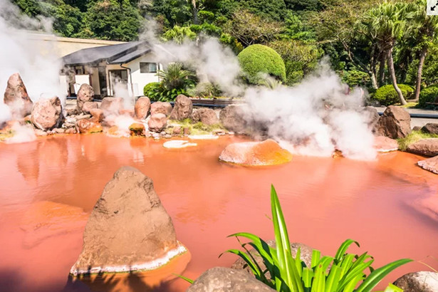 Những sông hồ có màu lạ trên thế giới