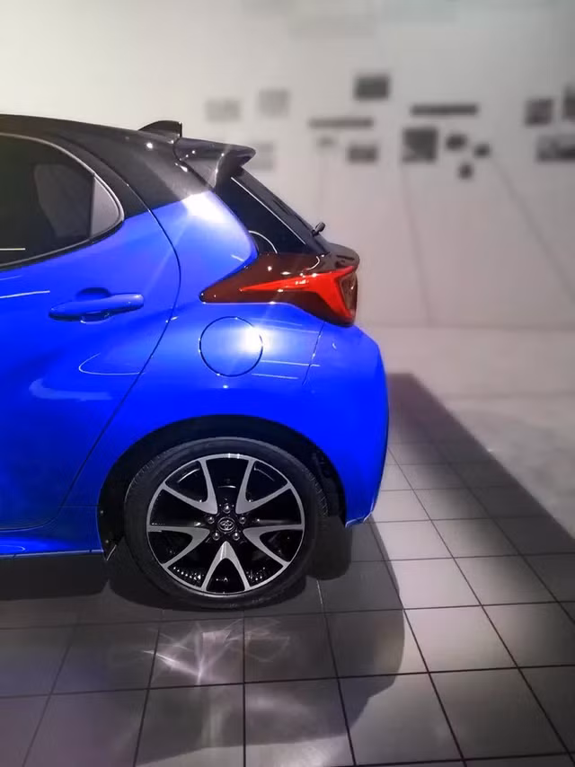 Toyota Yaris mới bất ngờ lộ ảnh, mới nhìn tưởng C-HR thu nhỏ