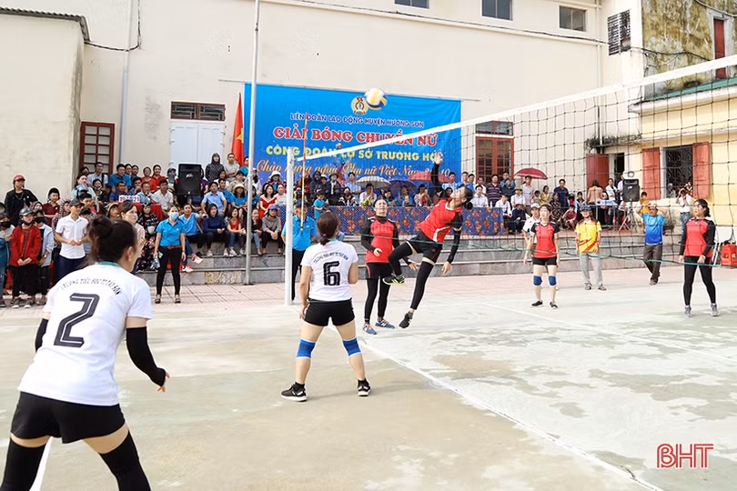 Hấp dẫn giải bóng chuyền nữ Công đoàn cơ sở trường học huyện Hương Sơn