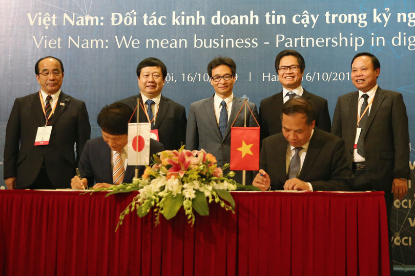 “Sống trong bể ngọc kim cương - không bằng sống giữa tình thương bạn bè”