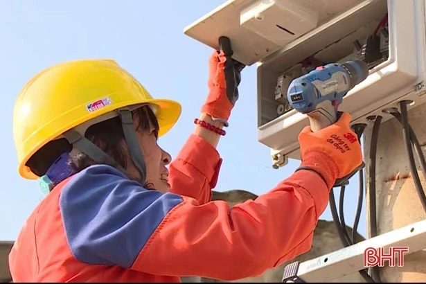 Những “bóng hồng” ở Điện lực Cẩm Xuyên