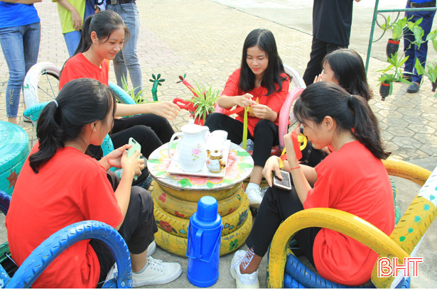 “Biến” những vật dụng bỏ đi thành sản phẩm hữu ích, thân thiện với môi trường