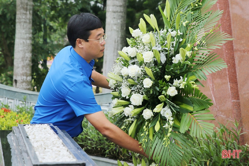 Bí thư thứ nhất Trung ương Đoàn dâng hương tưởng niệm anh hùng Lý Tự Trọng