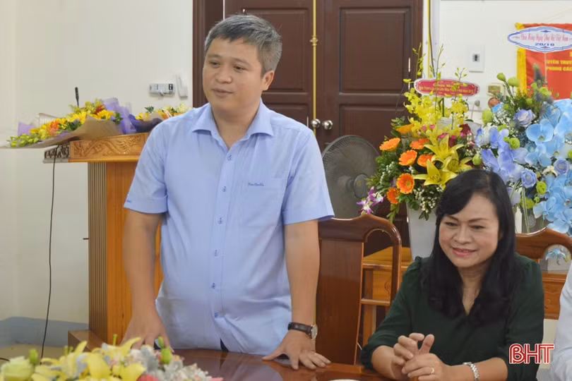 Lãnh đạo tỉnh chúc mừng cán bộ, hội viên Hội Liên hiệp Phụ nữ Hà Tĩnh