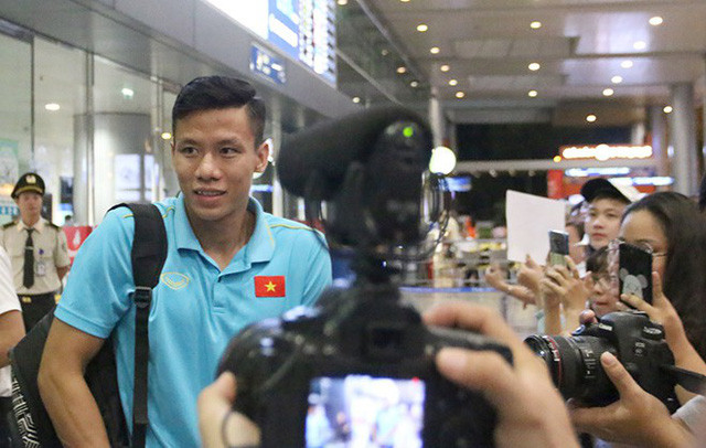 ĐT Việt Nam về nước trong sự chào đón của người hâm mộ