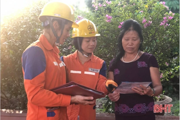 Những “bóng hồng” ở Điện lực Cẩm Xuyên