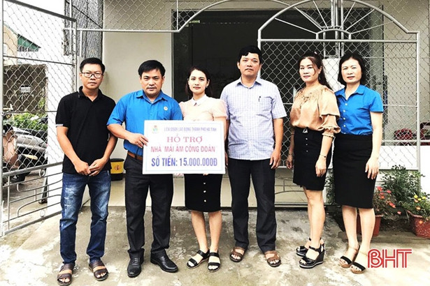 LĐLĐ thành phố Hà Tĩnh hỗ trợ mái ấm công đoàn cho đoàn viên