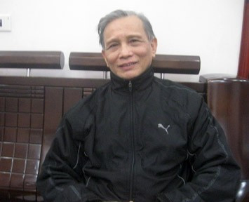 TS. Đặng Duy Báu: Cách diễn đạt của Dự thảo sửa đổi Hiến pháp năm 1992 về câu chữ có chỗ còn lặp; vẫn có lỗi ngữ pháp và lỗi tiếng Việt, một số ý cần được thêm vào cho đầy đủ, bớt đi cho gọn, hoặc đảo lại cho phù hợp