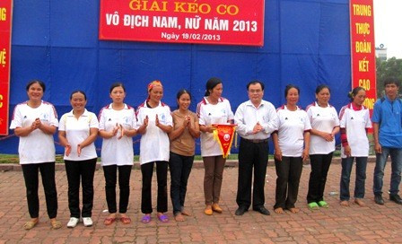 Đội kéo co nữ xã Thạch Môn giành chức vô địch nữ