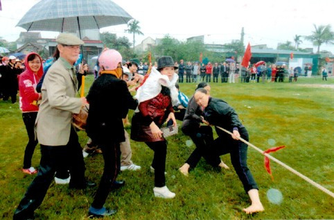 Phường Bắc Hà sôi nổi với các hoạt động kéo co nữ. Thi đấu cờ Thẻ ... cờ Tướng tại phường Bắc Hà