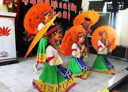 Các cô giáo hát mừng Ngày Nhà giáo Việt Nam 20/11