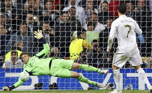 Real từng thất bại trước Bayern ở Champions League năm ngoái trên chấm 11m.