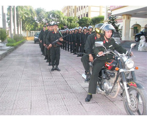 Lực lượng CSCĐ (Công an Hà Tĩnh) thường xuyên ứng trực, sắn sàng xuất kích khi có lệnh. Lực lượng CSCĐ (Công an Hà Tĩnh) thường xuyên ứng trực, sắn sàng xuất kích khi có lệnh.