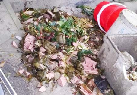 Tiêu hủy giò vi phạm vì sử dụng chất cấm vào sản xuất