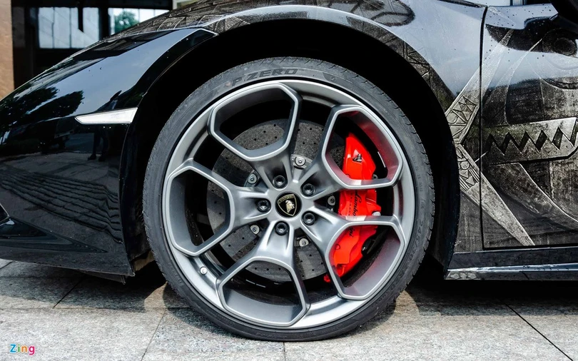 Lamborghini Huracan LP 610-4 chính hãng đầu tiên Việt Nam tái xuất