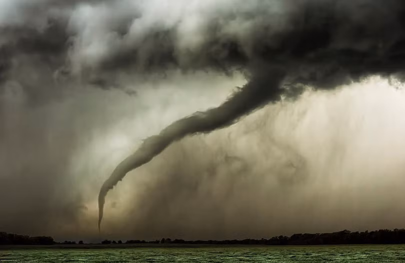 Người dành 40 năm săn đuổi những cơn lốc xoáy, siêu bão ảnh 2 Người dành 40 năm săn đuổi những cơn lốc xoáy, siêu bão