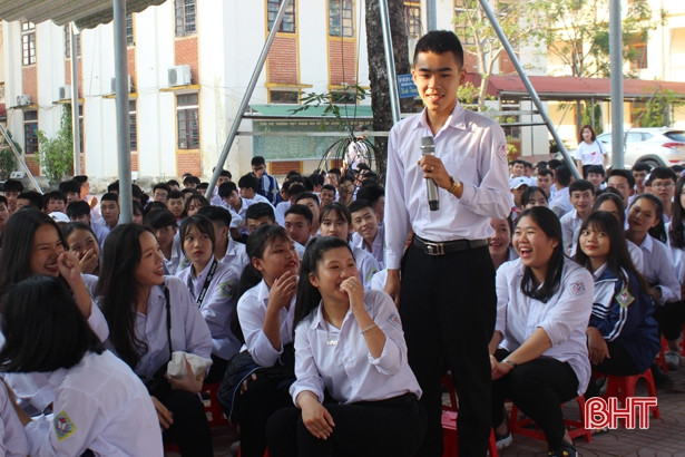 Học sinh trung học “rung chuông vàng” tìm hiểu sức khỏe sinh sản