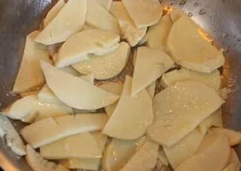 Chua chua canh cá nấu măng tươi cho ngày se lạnh